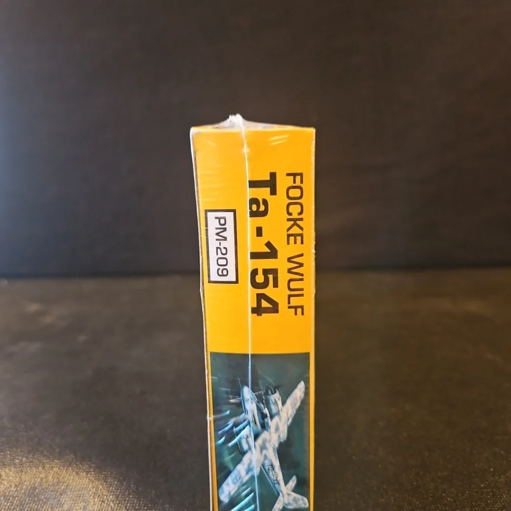 Vintage PM Model Focke-Wulf Ta-154 Airlane‎ Model Kit PM-209 Sealed